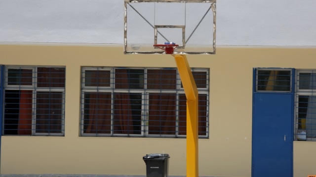 «Εξαφανίστηκαν μέσα σε ένα λεπτό, η επίθεση ήταν στοχευμένη» λέει ο διευθυντής του σχολείου στον Άλιμο για τον ξυλοδαρμό του 15χρονου στο προαύλιο