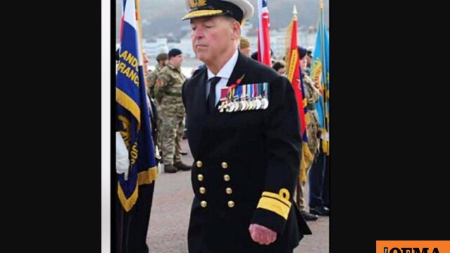 Απατεώνας υποδύθηκε τον… υποναύαρχο και παρέστη σε τελετή για την Ημέρα των Πεσόντων