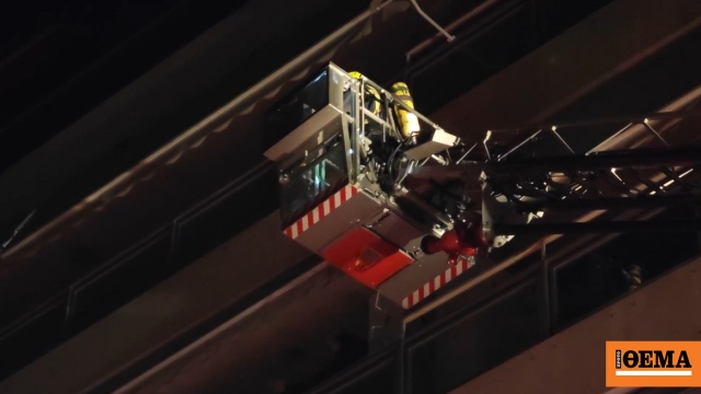 Φωτιά σε πολυκατοικία στην πλατεία Αμερικής