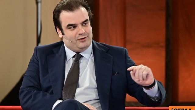 Μήνυση από ΥΠΕΘΟ και Πιερρακάκη για διαδικτυακή παραπλανητική διαφήμιση στο Facebook