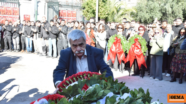 Αντιπροσωπεία του ΚΚΕ και της ΚΝΕ κατέθεσε στεφάνι στο Πολυτεχνείο
