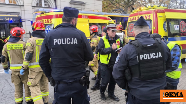 Σύγκρουση λεωφορείου με δύο τραμ στο κέντρο της Βαρσοβίας