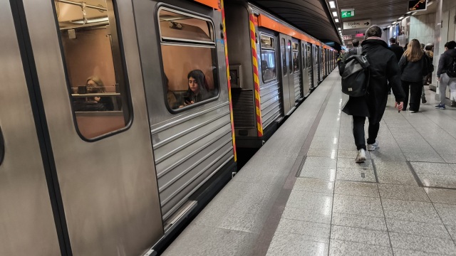 Κλειστοί οι σταθμοί Δάφνη και Άγιος Δημήτριος στο Μετρό λόγω προβλήματος ηλεκτροδότησης