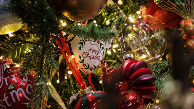 Πότε ξεκινάει το εορταστικό ωράριο φέτος