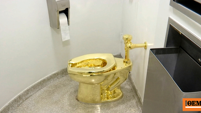 Χρυσή τουαλέτα με όνομα «Αμερική» πουλήθηκε για 12 εκατ. δολάρια