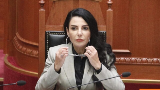 Δικαστήριο αποπέμπει την αναπληρώτρια πρωθυπουργό λόγω κατηγοριών για διαφθορά