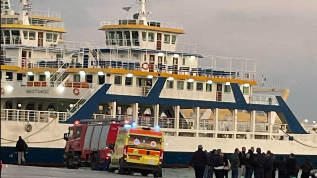 Αυτοκίνητο που οδηγούσε 65χρονη γυναίκα κατέληξε στη θάλασσα στο λιμάνι των Παλουκίων στη Σαλαμίνα