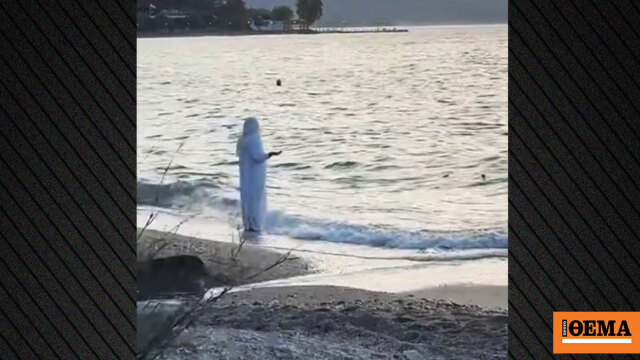 Γυναίκα στα λευκά σε παράξενο τελετουργικό σε παραλία του Βόλου