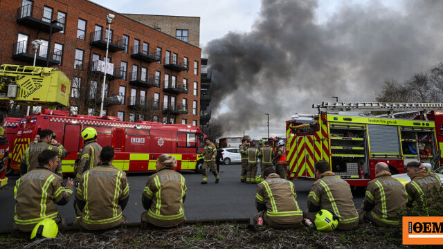 Φόβοι για εκρήξεις στην αποθήκη που έπιασε φωτιά στο Λονδίνο