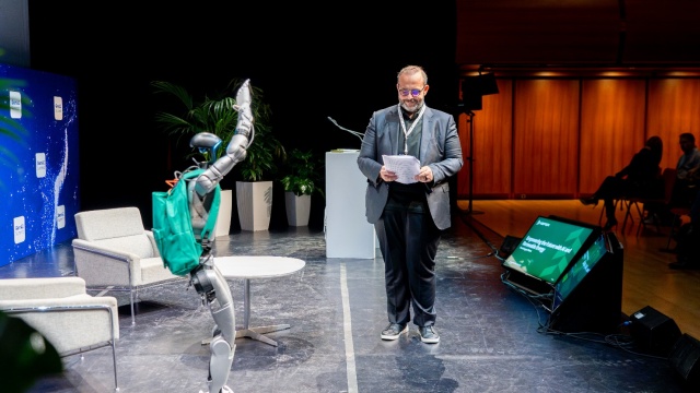 Η Τεχνητή Νοημοσύνη «μιλά» και ελληνικά