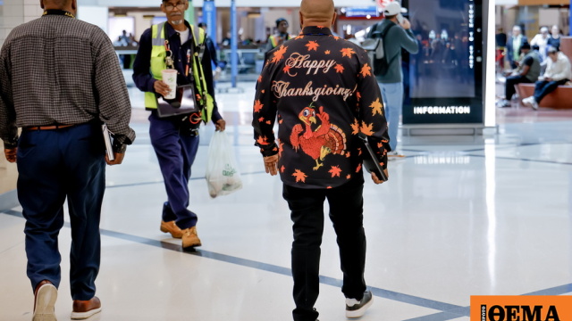 Μη φοράτε πιτζάμες και παντόφλες στα αεροπλάνα, ζητά από τους επιβάτες ο Αμερικανός υπουργός Μεταφορών