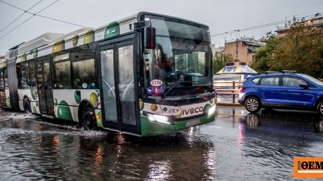 Live η κακοκαιρία που σαρώνει τη χώρα, καταιγίδες και χαλάζι στην Αττική