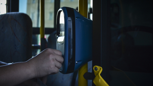 Μπαράζ ελέγχων εισιτηρίων σε λεωφορεία και Μετρό