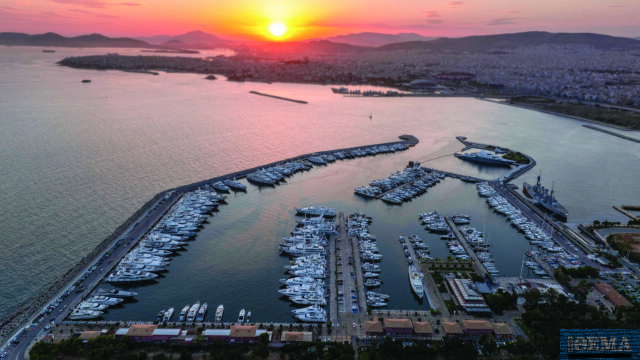 Μια λαμπερή βραδιά και ένας γιορτινός μήνας στη Μαρίνα Φλοίσβου