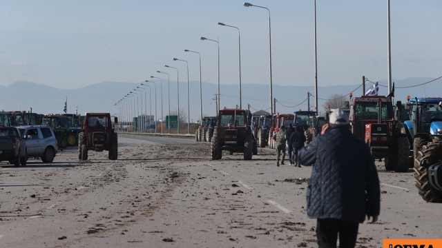 Κλειστό το ρεύμα προς Αθήνα και δίωροι αποκλεισμοί προς Θεσσαλονίκη