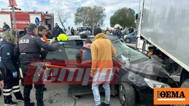ΙΧ «καρφώθηκε» σε φορτηγό, τραυματίστηκε έγκυος