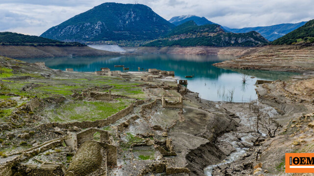 Βίντεο από drones δείχνουν τους ταμιευτήρες του Μόρνου και της Υλίκης να στεγνώνουν