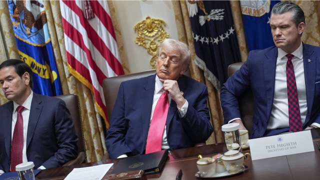 Τα βλέφαρα του προέδρου ήταν βαριά, έκλεισαν αρκετές φορές