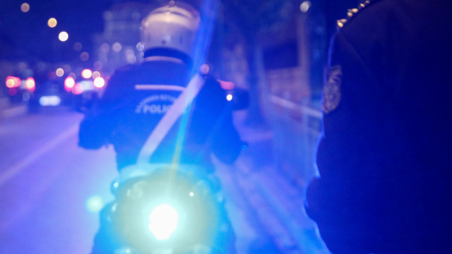 Εγκατέλειψε τη 2 ετών ανιψιά του μέσα στο αμάξι για να αποφύγει τη σύλληψη