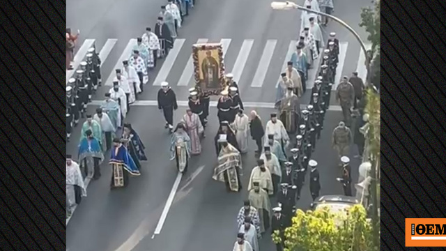 Η λιτάνευση της εικόνας του Αγίου Νικολάου στον Πειραιά