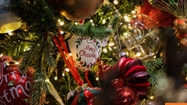 Πότε ξεκινά το εορταστικό ωράριο των Χριστουγέννων, ποιες Κυριακές θα είναι ανοιχτά τα καταστήματα