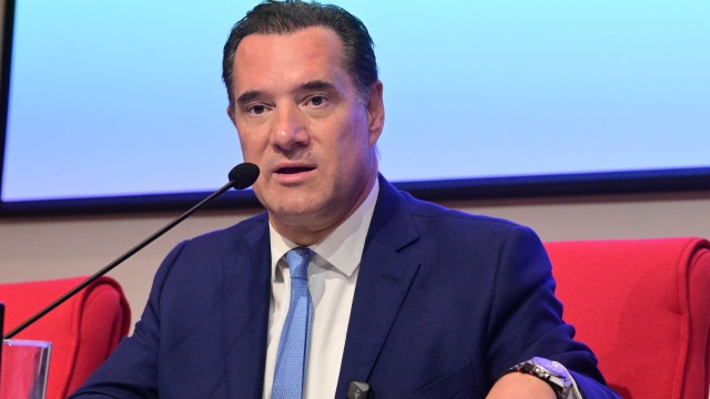 Είχαν δόλο, πήραν εκατομμύρια στις ΗΠΑ και ήρθαν εδώ και θυμήθηκαν τις τροχήλατες βαλίτσες