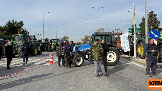 «Η κυβέρνηση να δώσει λύσεις στα προβλήματα» λένε οι αγρότες από το μπλόκο στα Πράσινα Φανάρια, δείτε βίντεο
