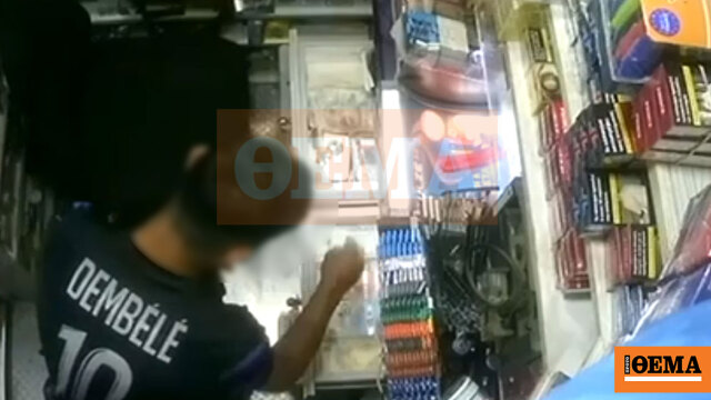 Η στιγμή που μέλος της συμμορίας ανηλίκων κλέβει περίπτερο στα βόρεια προάστια, στόχευαν γυναίκες υπαλλήλους