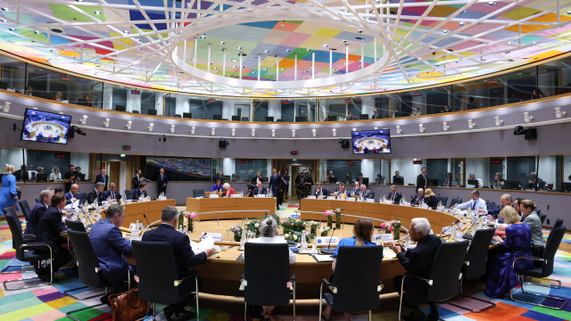 Το επ’ αόριστον πάγωμα των ρωσικών περιουσιακών στοιχείων αποφάσισαν οι χώρες της ΕΕ