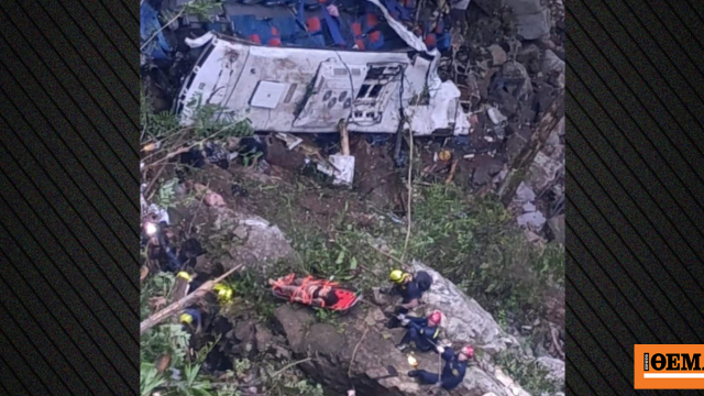 Τουλάχιστον 10 νεκροί σε τροχαίο με σχολικό λεωφορείο