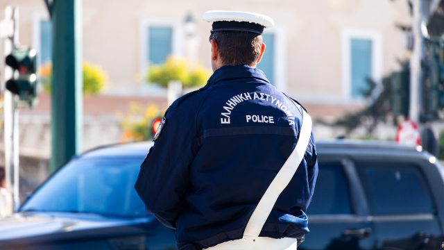 Συνελήφθησαν αστυνομικοί της Τροχαίας για «φακελάκι», έπαιρναν από χρήματα μέχρι οικοδομικά υλικά