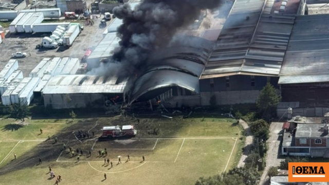 Τουλάχιστον επτά νεκροί σε συντριβή μικρού αεροσκάφους στο κεντρικό Μεξικό, δείτε βίντεο