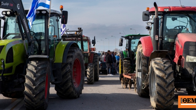 Στα μπλόκα παραμένουν οι παραγωγοί της Βόρειας Ελλάδας, ποιοι δρόμοι κλείνουν