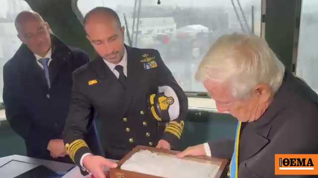 Το αυθεντικό «διπαράλληλον» του ναυάρχου Κουντουριώτη δώρισε στον κυβερνήτη του Κίμωνα ο Πάνος Λασκαρίδης, δείτε βίντεο