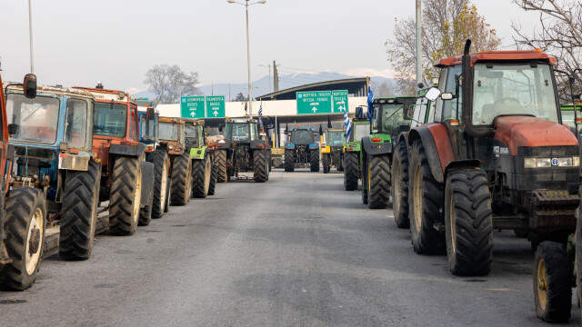 Εντείνουν τις κινητοποιήσεις τους οι αγρότες, κλείνουν παρακαμπήριες σήμερα και ανοίγουν δρόμους για τις γιορτές Εντείνουν τις κινητοποιήσεις τους οι αγρότες, κλείνουν παρακαμπήριες σήμερα και ανοίγουν δρόμους για τις γιορτές