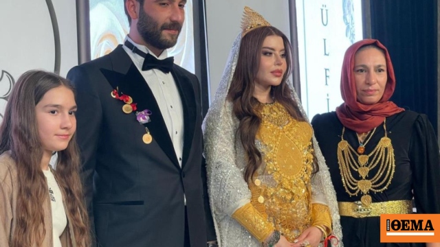 Έλουσαν τη νύφη με κοσμήματα και αναγκάστηκε να καθίσει γιατί δεν άντεχε το βάρος, δείτε βίντεο