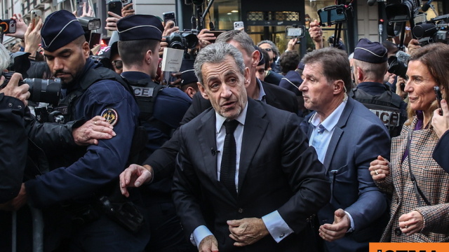 Στη Γουαδελούπη για διακοπές ο Σαρκοζί μαζί με την Κάρλα Μπρούνι, παρά το ότι βρίσκεται υπό δικαστική επιτήρηση