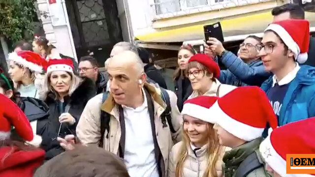 Στους δρόμους για τα κάλαντα βγήκαν οι Έλληνες της Κωνσταντινούπολης, δείτε βίντεο