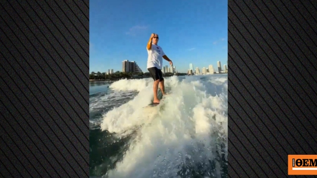 Το δεξί χέρι του Πούτιν σερφάρει στο Μαϊάμι λίγο πριν τις κρίσιμες συνομιλίες για την Ουκρανία, δείτε βίντεο Το δεξί χέρι του Πούτιν σερφάρει στο Μαϊάμι λίγο πριν τις κρίσιμες συνομιλίες για την Ουκρανία, δείτε βίντεο