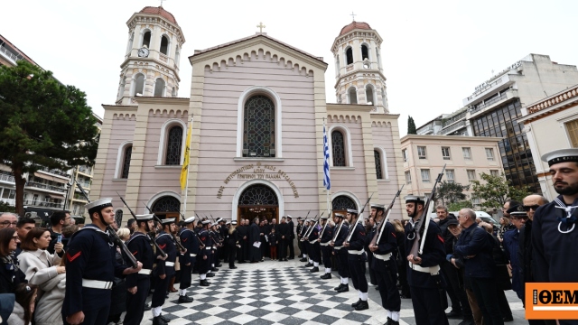Κατάμεστη η Μητρόπολη Θεσσαλονίκης για τον εορτασμό των Θεοφανίων, δείτε φωτογραφίες Κατάμεστη η Μητρόπολη Θεσσαλονίκης για τον εορτασμό των Θεοφανίων, δείτε φωτογραφίες