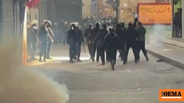 Η αστυνομία διέλυσε με δακρυγόνα διαδήλωση στο μεγάλο παζάρι της Τεχεράνης