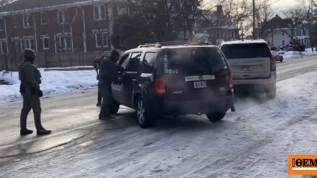 Μινεάπολη: Ομοσπονδιακοί πράκτορες σκότωσαν γυναίκα οδηγό, την κατηγορούν ότι πήγε να εμβολίσει αστυνομικούς