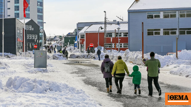 Η κυβέρνηση Τραμπ εξετάζει σενάριο εφάπαξ πληρωμής από 10.000 έως 100.000 ευρώ σε κάθε Γροιλανδό, για να τους πείσει να ενταχθούν στις ΗΠΑ