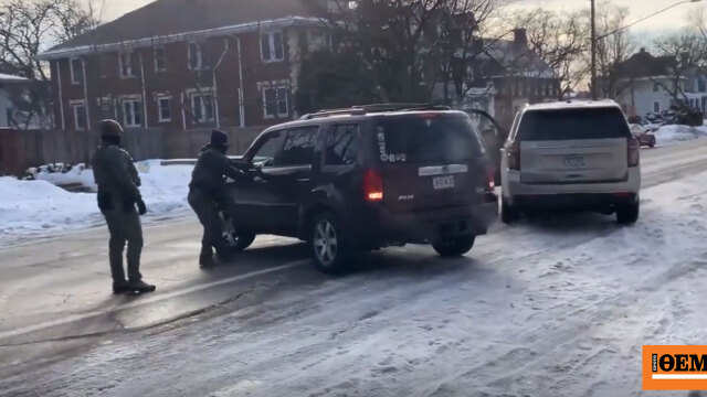 Αυτόπτης μάρτυρας περιγράφει τον εν ψυχρώ πυροβολισμό 37χρονης στη Μινεάπολη