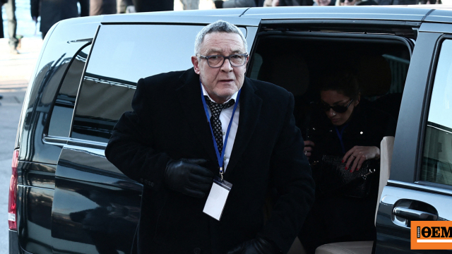 Η σπάνια δημόσια εμφάνιση του «άγνωστου» μοναχογιού της