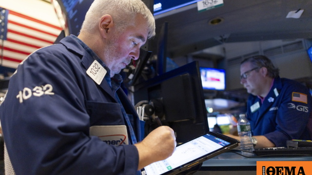 Στα πράσινα η Wall Street με διπλό ρεκόρ για Dow Jones και S&P 500