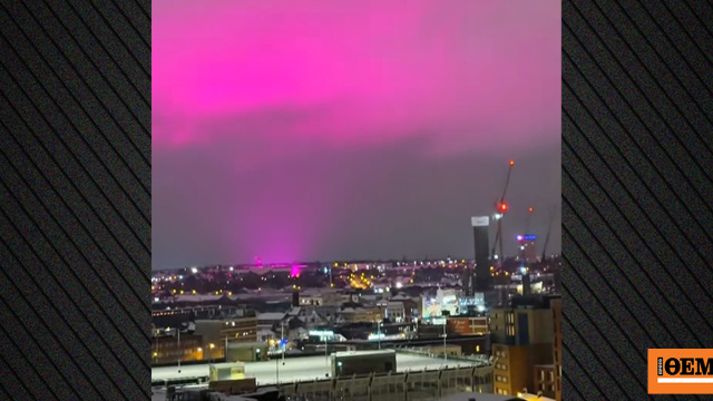 Viral οι εικόνες από τον φούξια ουρανό στα Δυτικά Μίντλαντς στην Αγγλία, δείτε βίντεο και φωτογραφίες