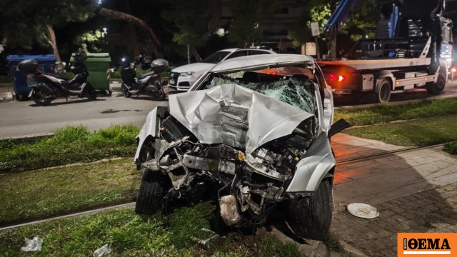 Τροχαίο με δύο τραυματίες στη Νέα Σμύρνη πάνω στη γραμμή του τραμ, δείτε φωτογραφίες