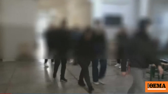 Ελεύθερη με περιοριστικούς όρους η μάνα των κοριτσιών που φέρεται να βιάζονταν από τον πατέρα τους στη Μεσαρά