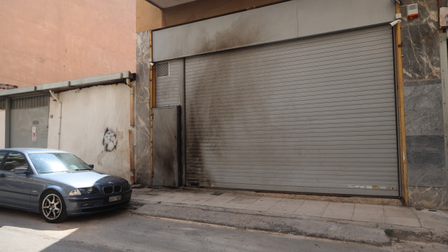 Δύο εμπρηστικές επιθέσεις στον Κολωνό